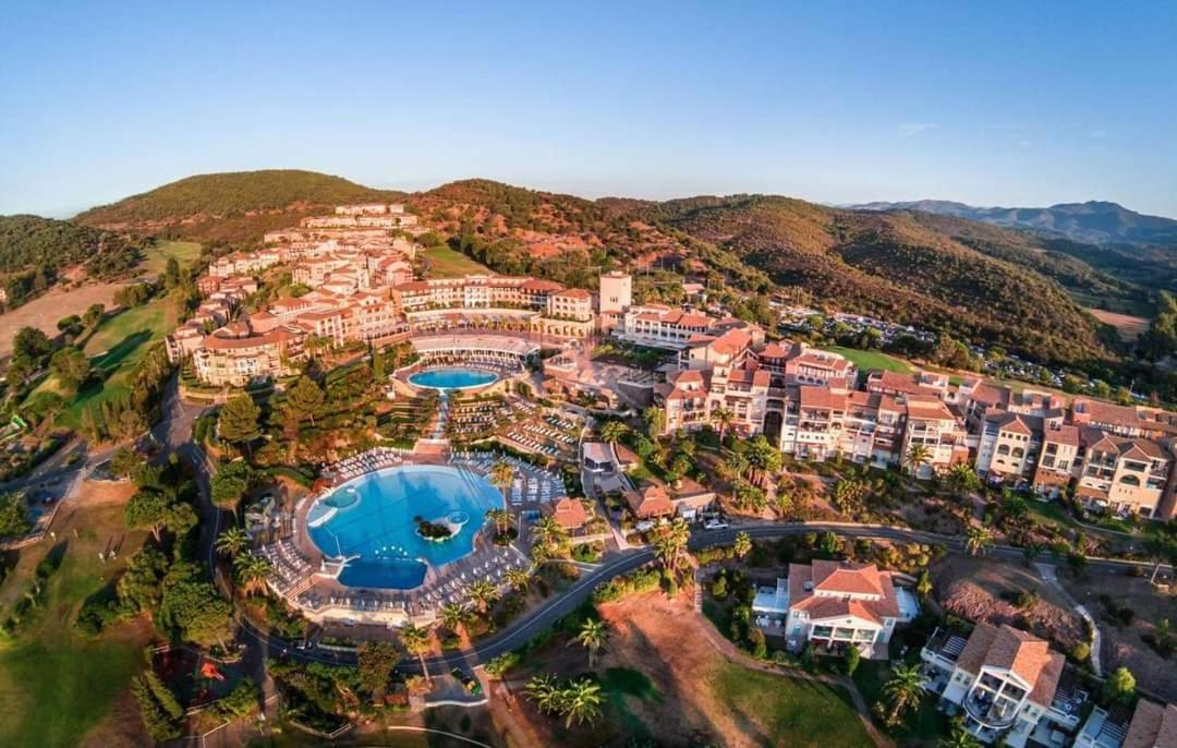 Saint-Raphael- Vue Mer Et Massif De L'Esterel Экстерьер фото