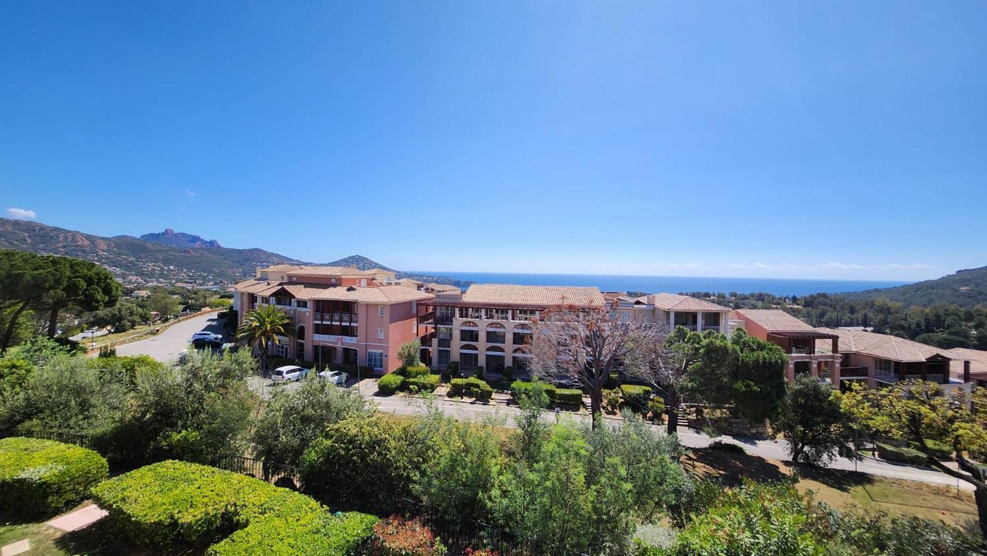 Saint-Raphael- Vue Mer Et Massif De L'Esterel Экстерьер фото